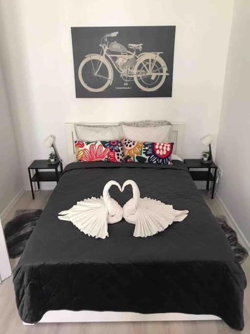 Perfect Location,Newly Decorated Modern, Large Place 60 M2, Really Quiet So You Can Have A Good Night Sleep, Ac, Netflix, Smart Tv, High-Speed Internet, World Famous New York Cafe Only 10 Minutes Walk Budapest Bagian luar foto