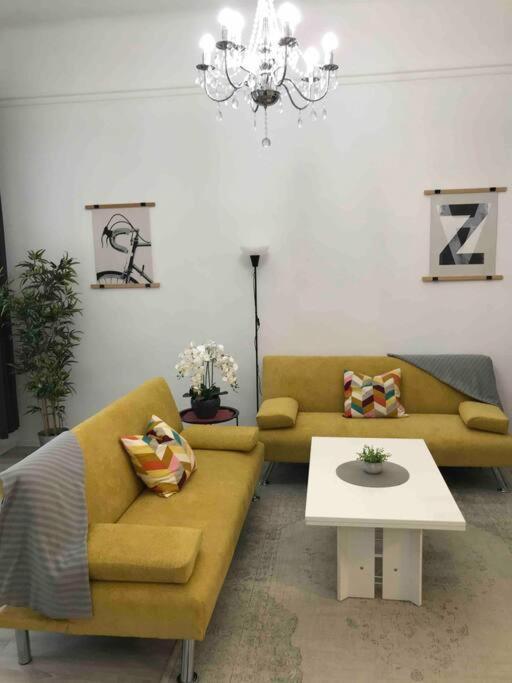 Perfect Location,Newly Decorated Modern, Large Place 60 M2, Really Quiet So You Can Have A Good Night Sleep, Ac, Netflix, Smart Tv, High-Speed Internet, World Famous New York Cafe Only 10 Minutes Walk Budapest Bagian luar foto