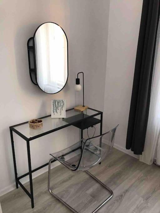 Perfect Location,Newly Decorated Modern, Large Place 60 M2, Really Quiet So You Can Have A Good Night Sleep, Ac, Netflix, Smart Tv, High-Speed Internet, World Famous New York Cafe Only 10 Minutes Walk Budapest Bagian luar foto