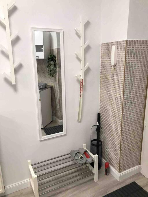 Perfect Location,Newly Decorated Modern, Large Place 60 M2, Really Quiet So You Can Have A Good Night Sleep, Ac, Netflix, Smart Tv, High-Speed Internet, World Famous New York Cafe Only 10 Minutes Walk Budapest Bagian luar foto