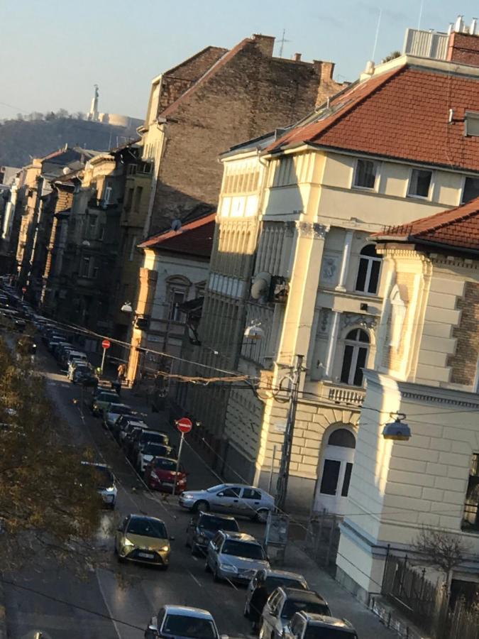Perfect Location,Newly Decorated Modern, Large Place 60 M2, Really Quiet So You Can Have A Good Night Sleep, Ac, Netflix, Smart Tv, High-Speed Internet, World Famous New York Cafe Only 10 Minutes Walk Budapest Bagian luar foto