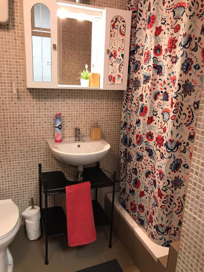 Perfect Location,Newly Decorated Modern, Large Place 60 M2, Really Quiet So You Can Have A Good Night Sleep, Ac, Netflix, Smart Tv, High-Speed Internet, World Famous New York Cafe Only 10 Minutes Walk Budapest Bagian luar foto