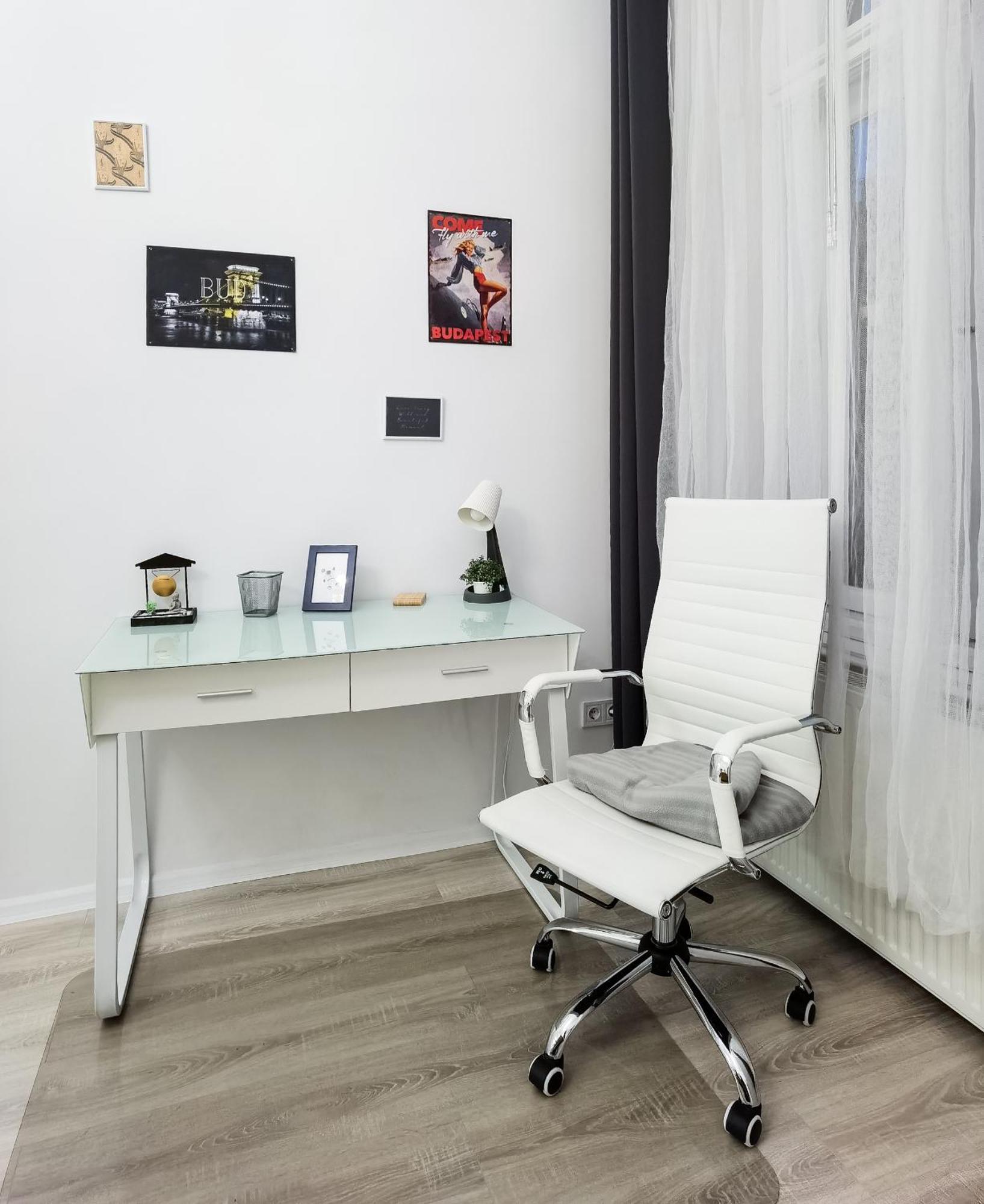 Perfect Location,Newly Decorated Modern, Large Place 60 M2, Really Quiet So You Can Have A Good Night Sleep, Ac, Netflix, Smart Tv, High-Speed Internet, World Famous New York Cafe Only 10 Minutes Walk Budapest Bagian luar foto