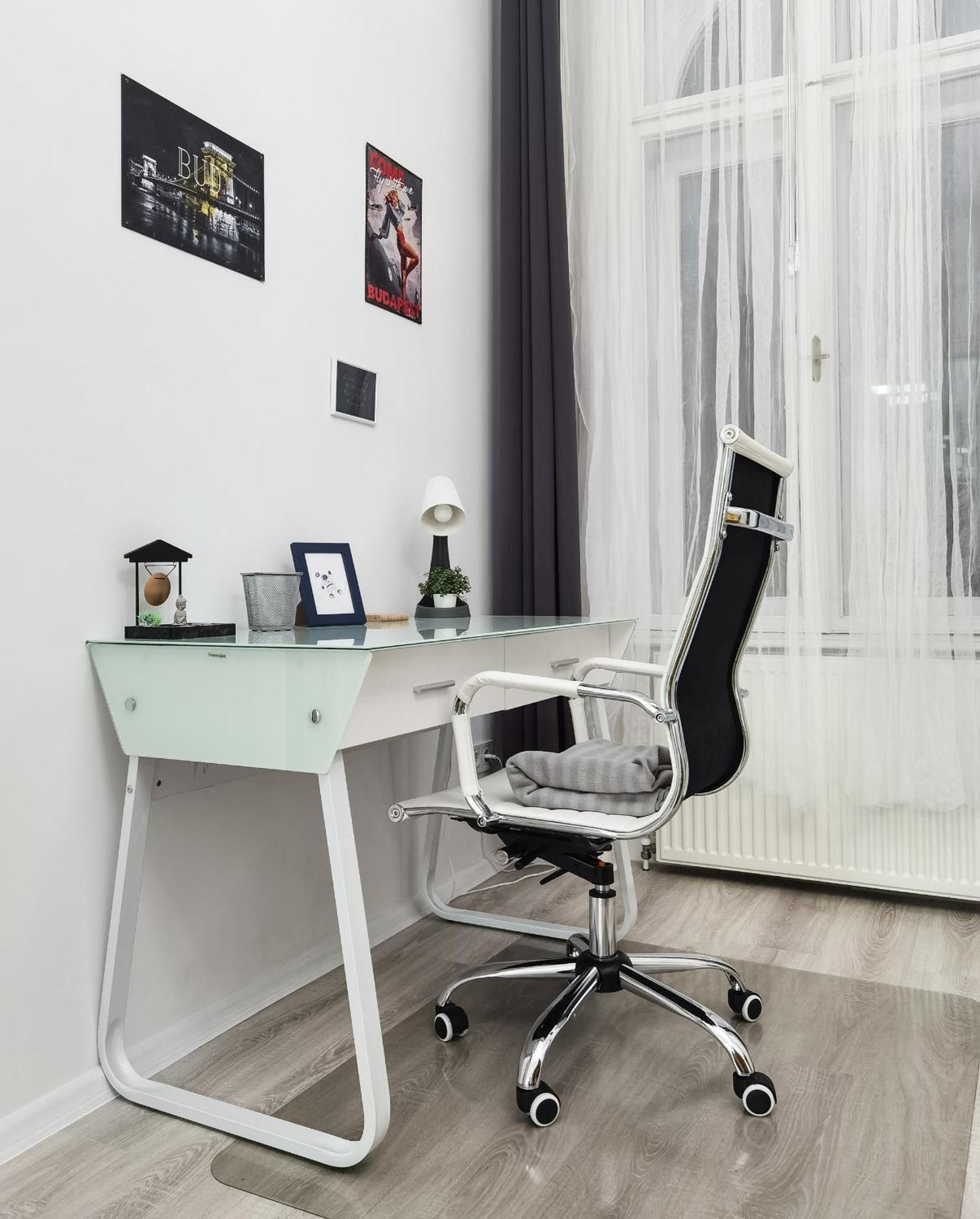 Perfect Location,Newly Decorated Modern, Large Place 60 M2, Really Quiet So You Can Have A Good Night Sleep, Ac, Netflix, Smart Tv, High-Speed Internet, World Famous New York Cafe Only 10 Minutes Walk Budapest Bagian luar foto