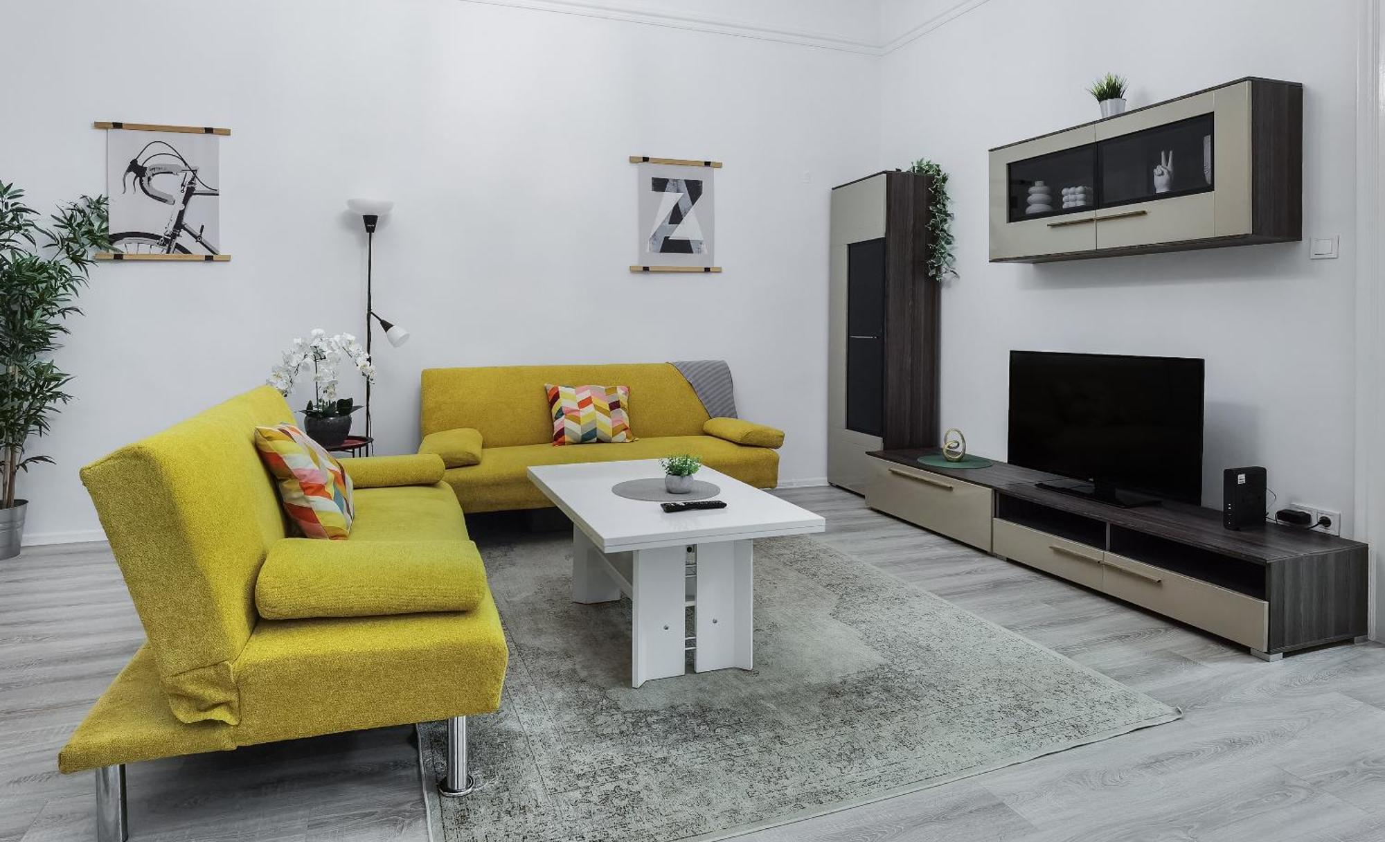 Perfect Location,Newly Decorated Modern, Large Place 60 M2, Really Quiet So You Can Have A Good Night Sleep, Ac, Netflix, Smart Tv, High-Speed Internet, World Famous New York Cafe Only 10 Minutes Walk Budapest Bagian luar foto