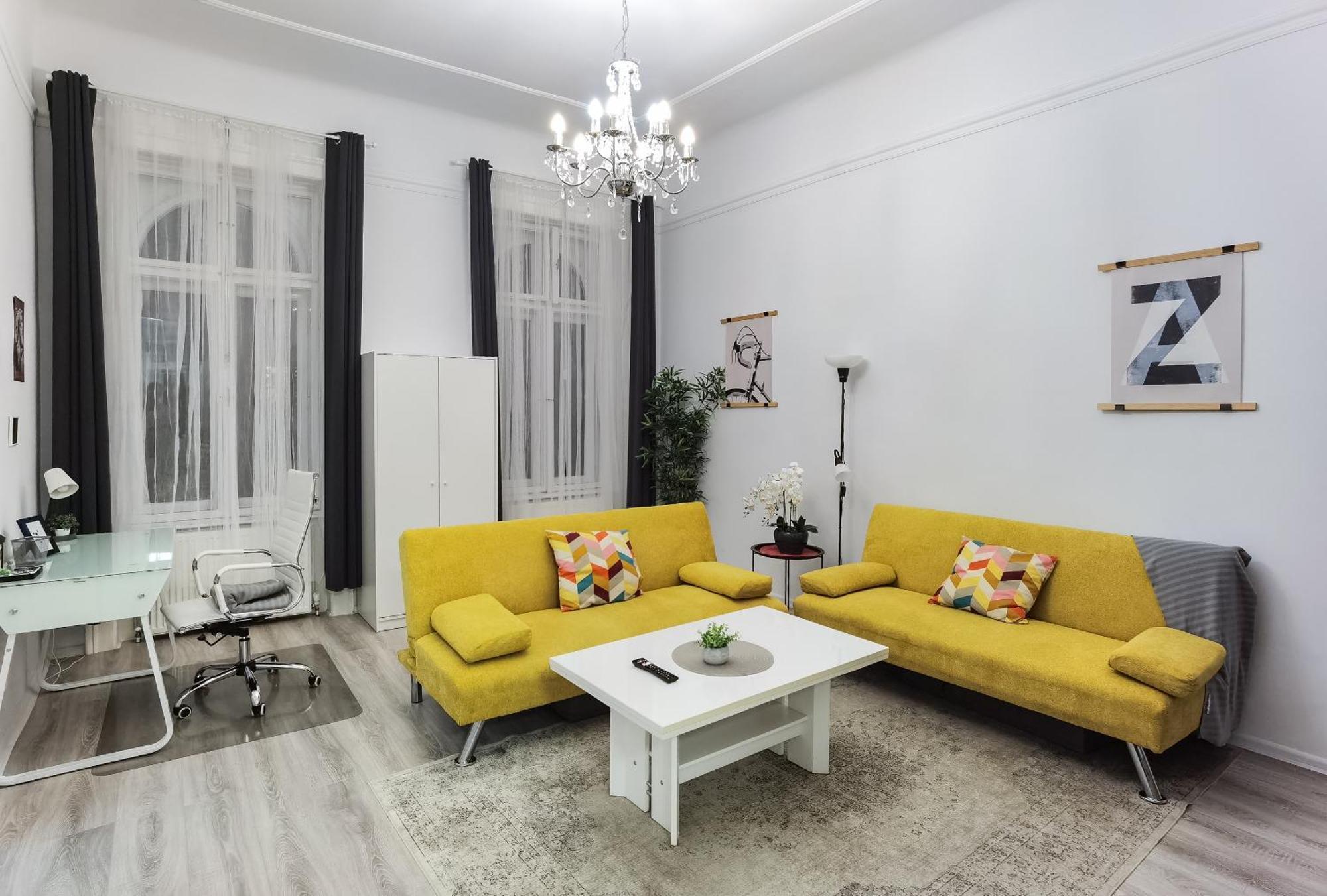 Perfect Location,Newly Decorated Modern, Large Place 60 M2, Really Quiet So You Can Have A Good Night Sleep, Ac, Netflix, Smart Tv, High-Speed Internet, World Famous New York Cafe Only 10 Minutes Walk Budapest Bagian luar foto