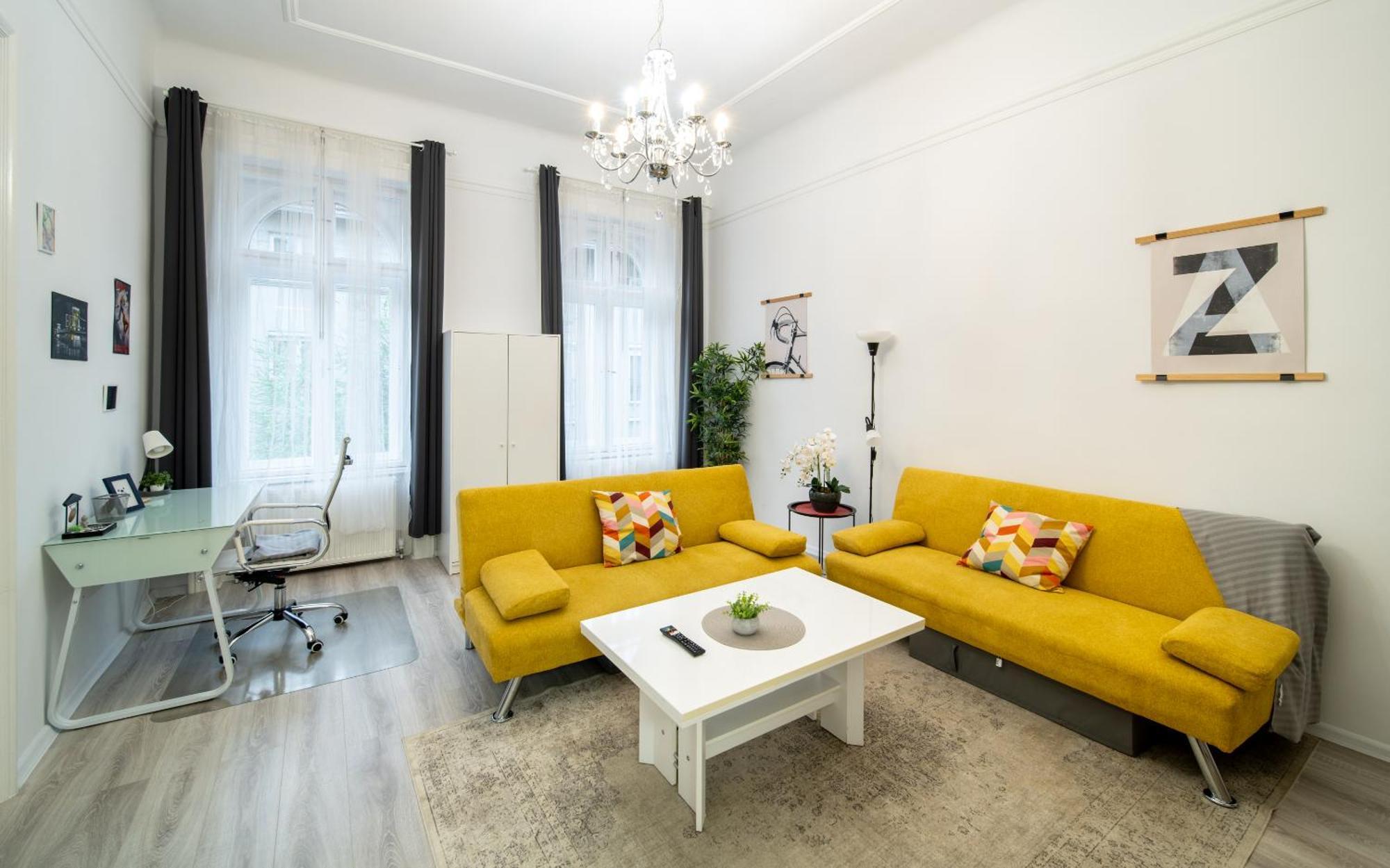 Perfect Location,Newly Decorated Modern, Large Place 60 M2, Really Quiet So You Can Have A Good Night Sleep, Ac, Netflix, Smart Tv, High-Speed Internet, World Famous New York Cafe Only 10 Minutes Walk Budapest Bagian luar foto